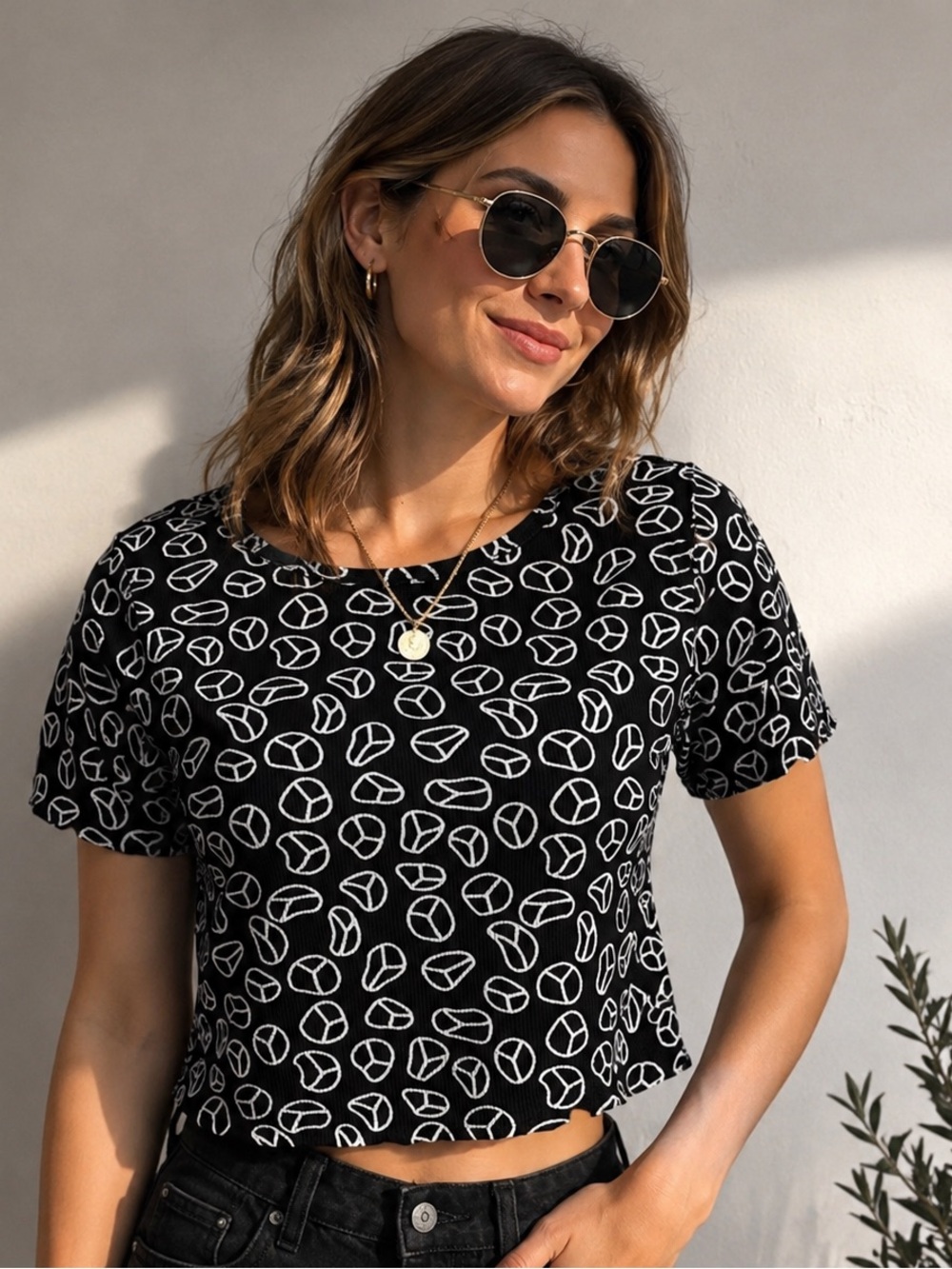 Black and White Graphic Puff Sleeve Crop Top